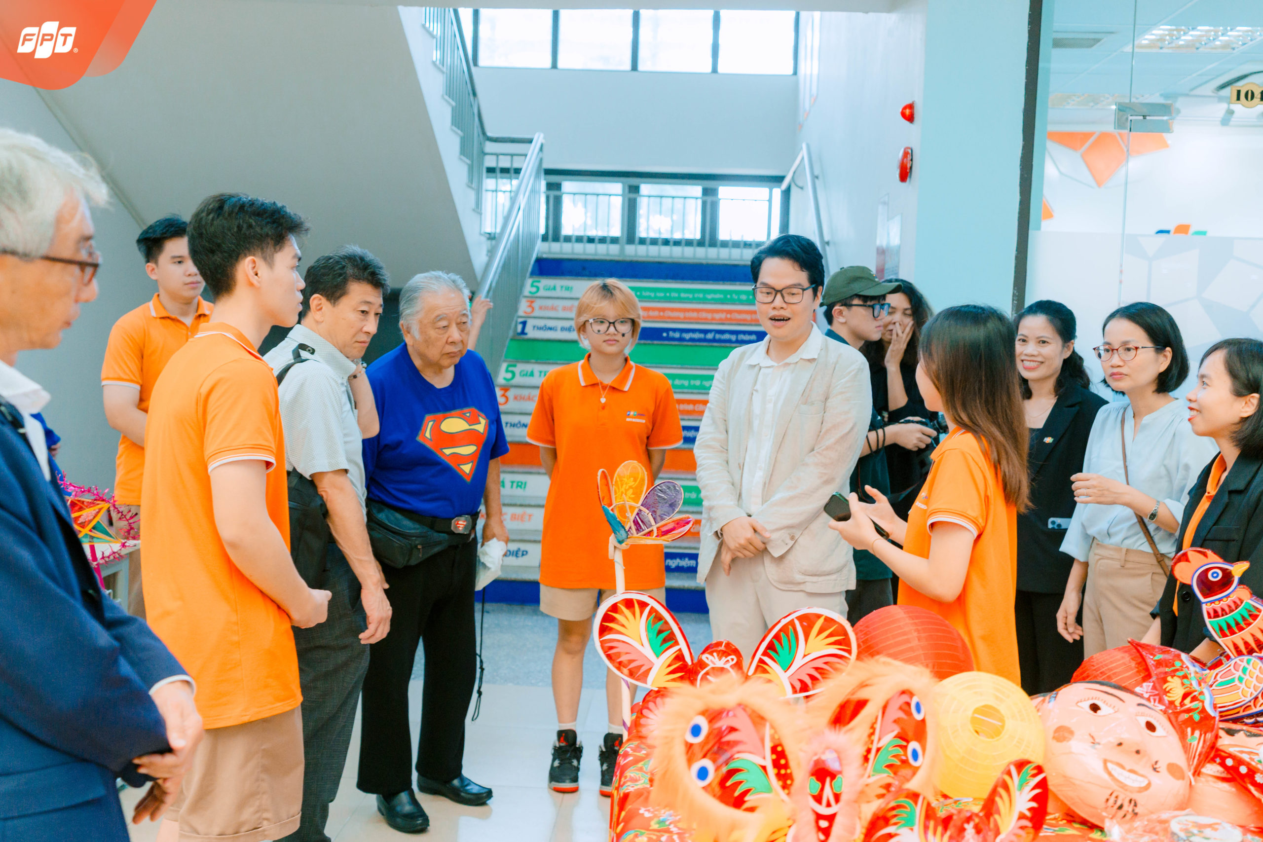 Đoàn Bunri lắng nghe giới thiệu về mô hình giáo dục nội trú và chương trình đào tạo toàn diện tại FSchool, trao đổi sôi nổi về phương pháp giảng dạy và định hướng phát triển học sinh.