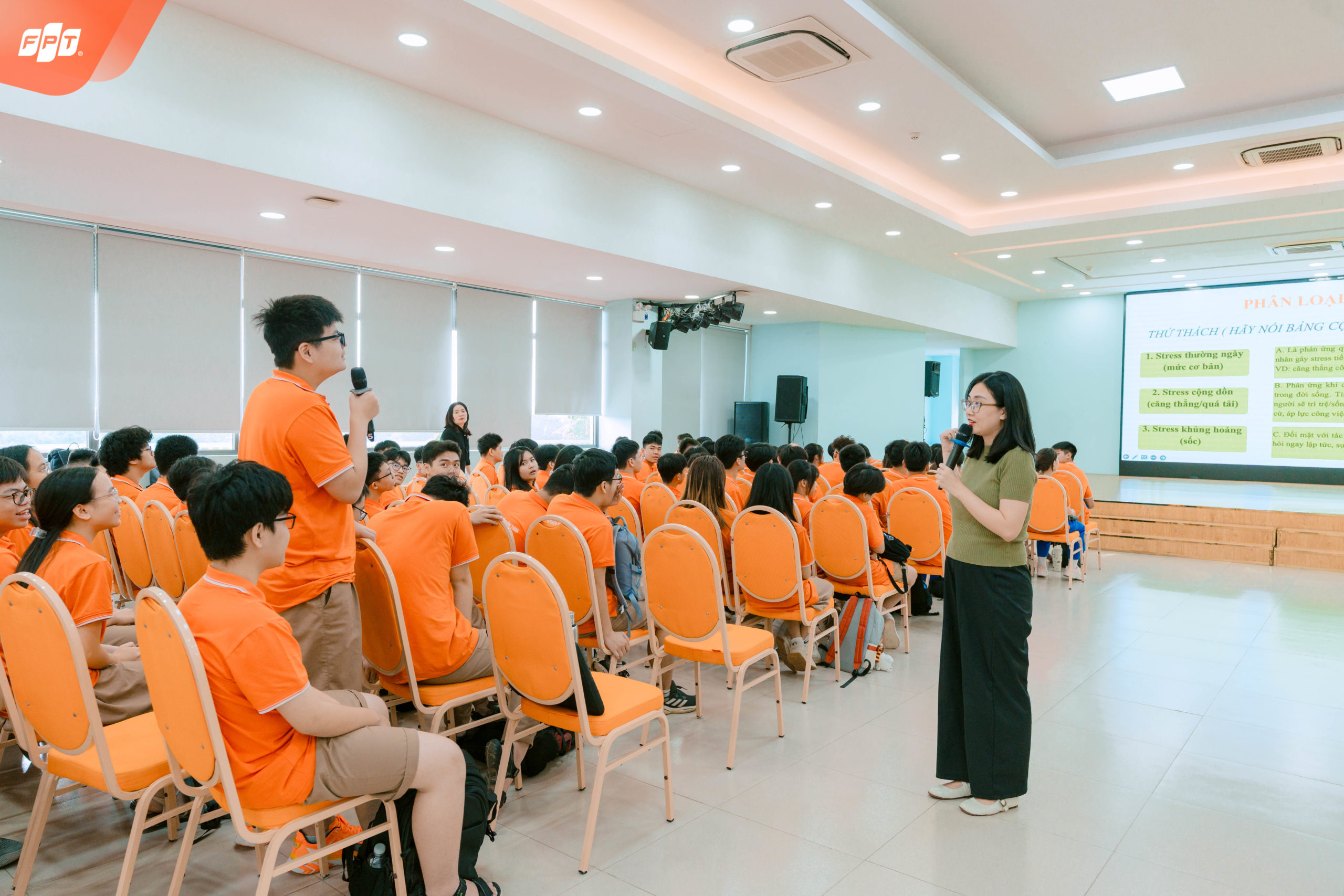 Học sinh tích cực đặt câu hỏi trong chương trình “Ứng phó với căng thẳng”