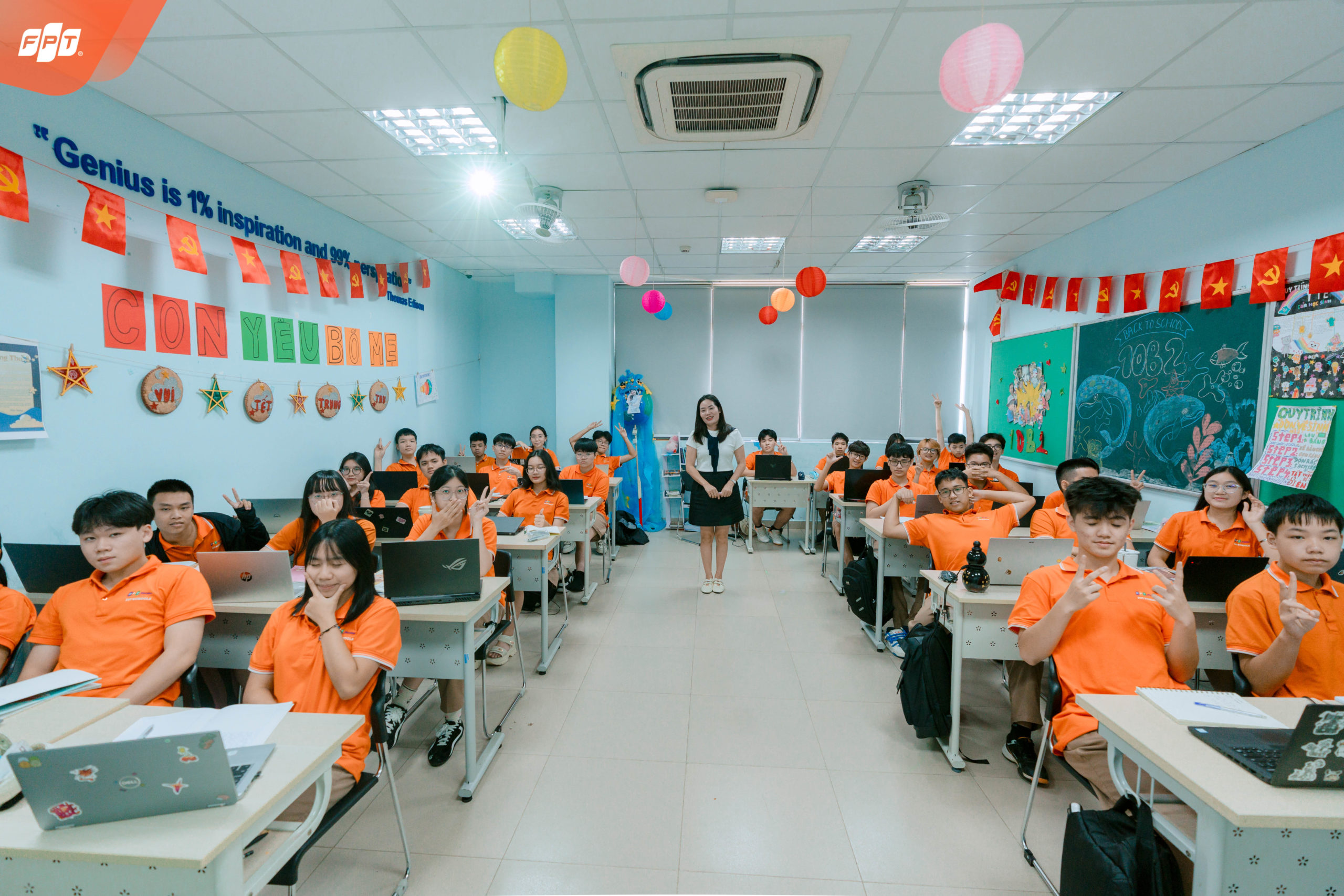 Học sinh lớp 10B2 Trường THPT FPT Hà Nội trong giờ học Wellbeing với chủ đề “Nhịp sống và năng lượng cá nhân”, không khí học tập sôi nổi và cởi mở.