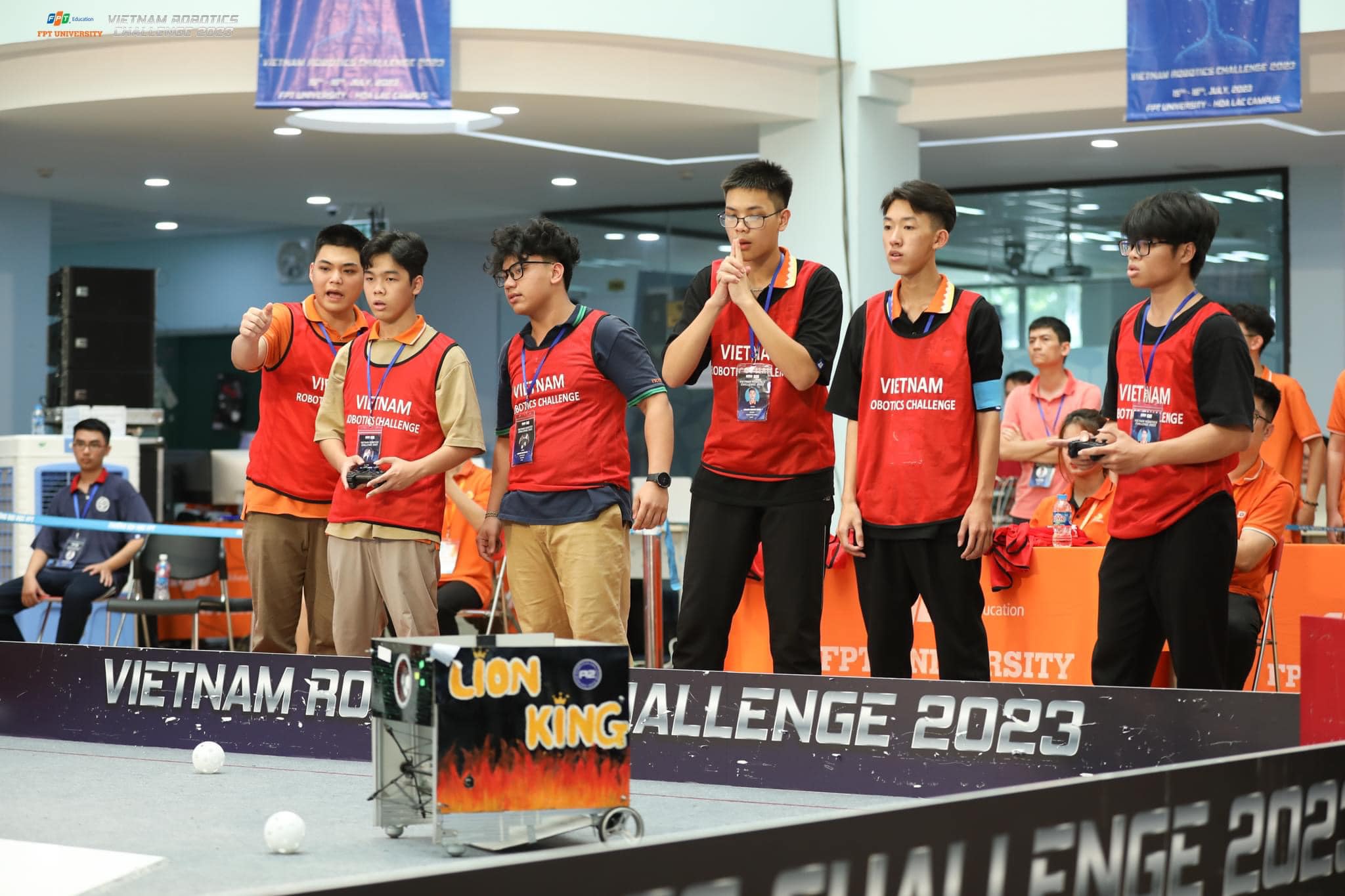 thpt-fpt-gianh-giai-ba-vietnam-robotics-challenge-2023-4